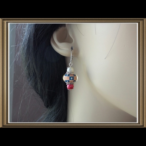 Epoxy Resin USA Flag Lever Back Earrings - Picture 1 of 2